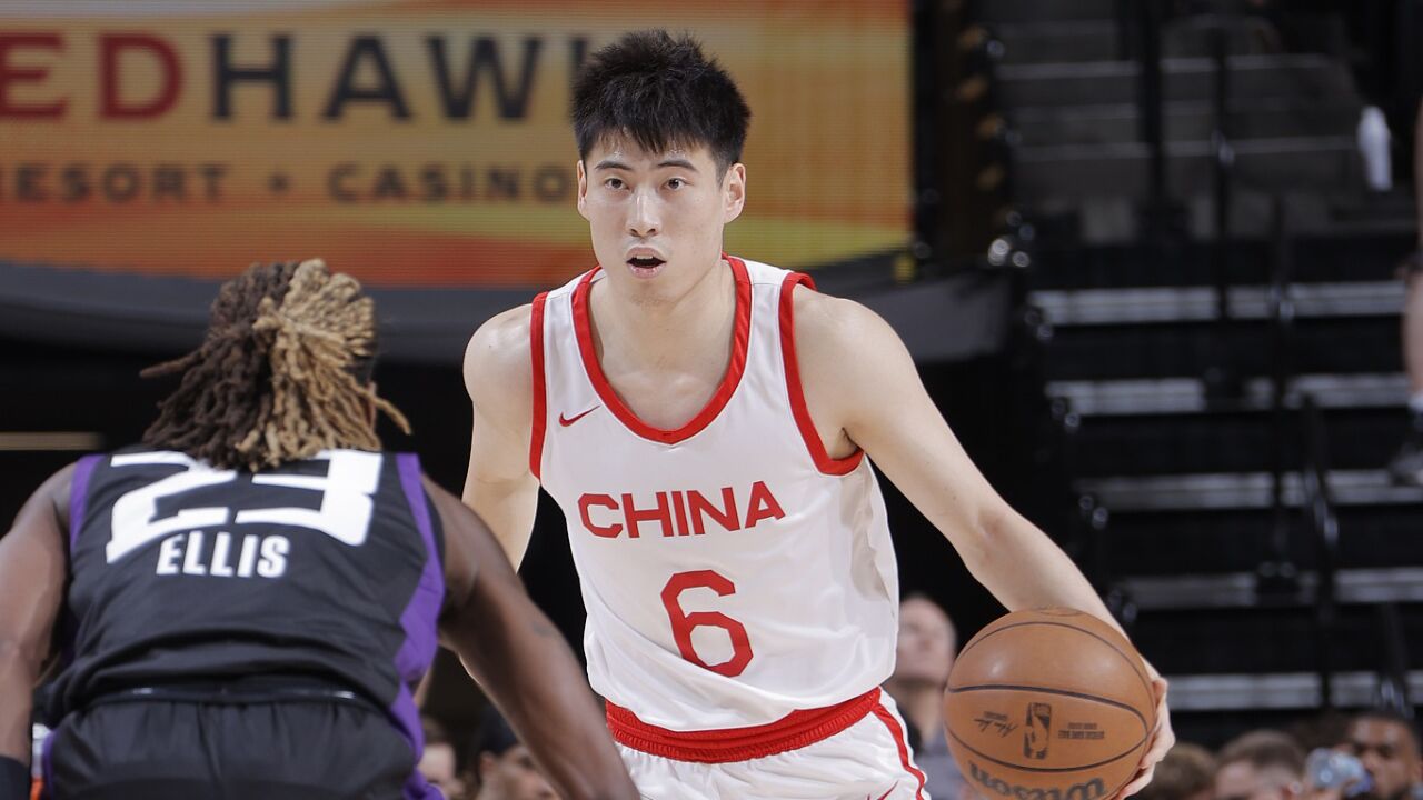 詹姆斯：防守时我们要拧成一根绳，并且时刻保持沟通